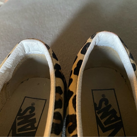 Vans - Picture 10 of 12